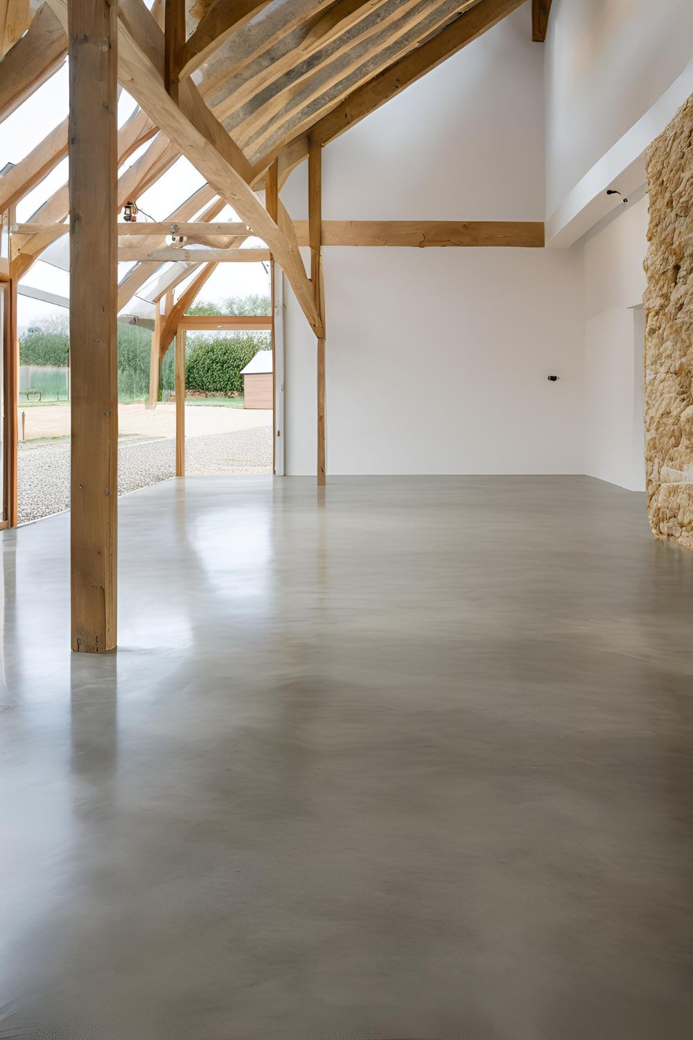 Lymphatic drainage performed on a ladies tummy